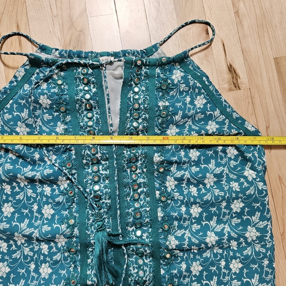 Sleeveless blouse with Adjustable Straps And Decorative mirrors - Picture 10 of 11